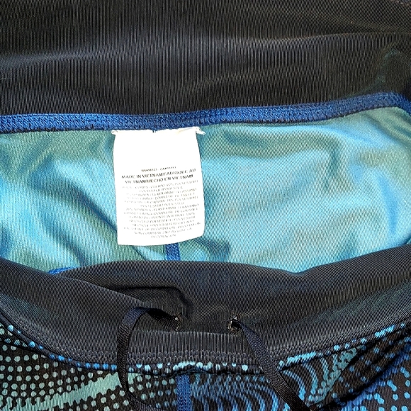 Nike Dri-fit Cropped Athletic Leggings - Picture 6 of 6